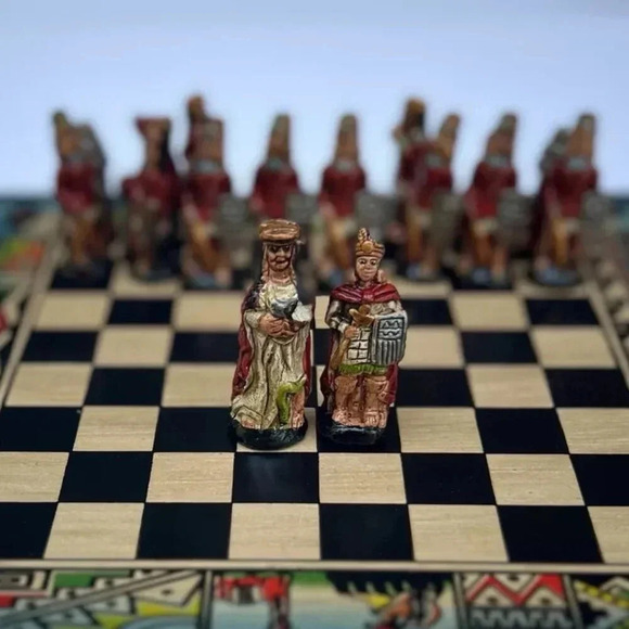NEW Handcrafted by Artisans in Peru Inca Vs Conquistador Chess Set - Picture 9 of 12